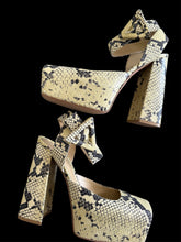 Load image into Gallery viewer, bottega veneta snake heels