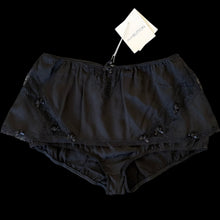 Load image into Gallery viewer, pushbutton bloomer shorts
